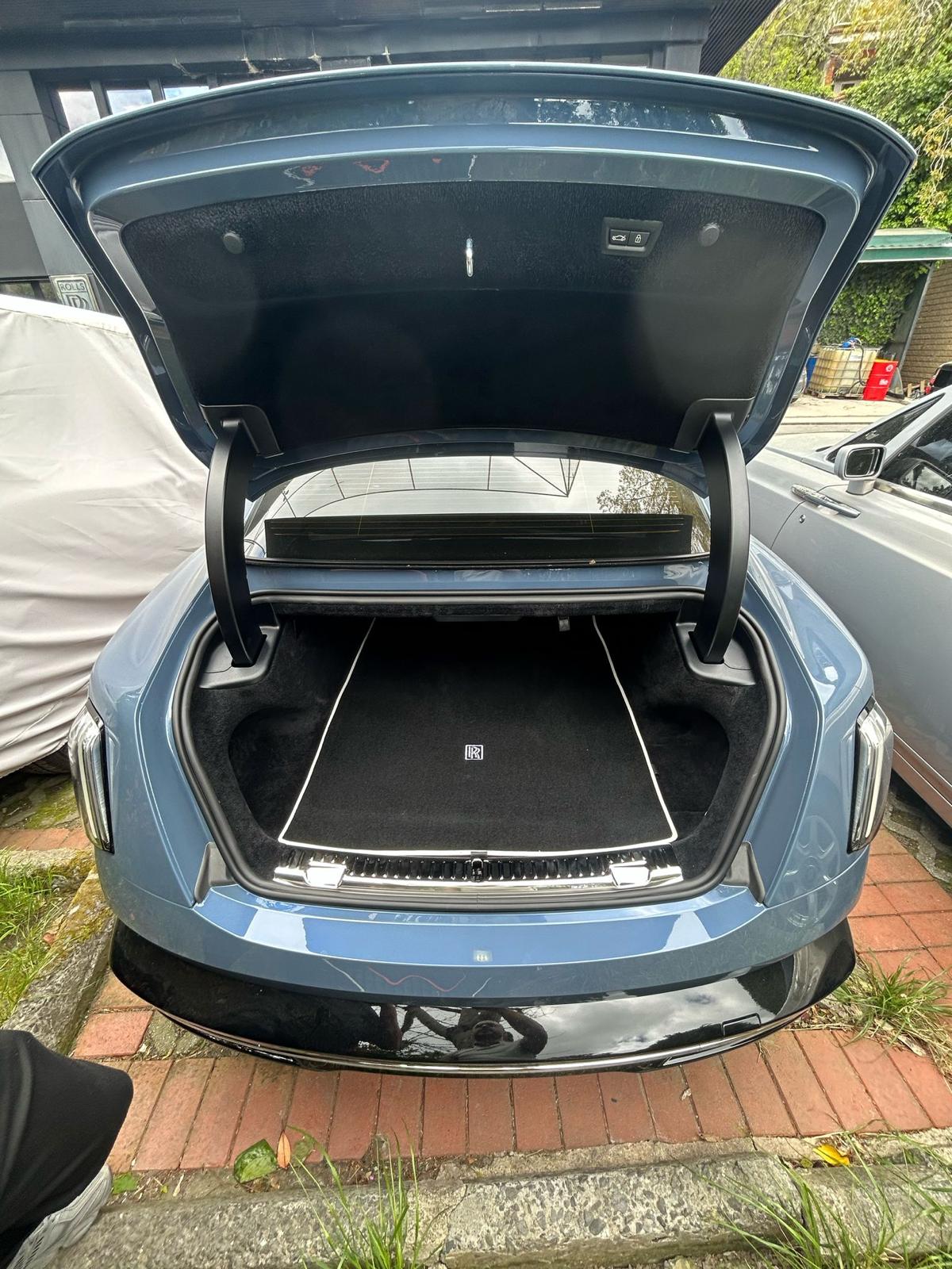 For All Rolls Royce Spectre Model Cargo Liner, Bespoke Carpet Trunk Mat